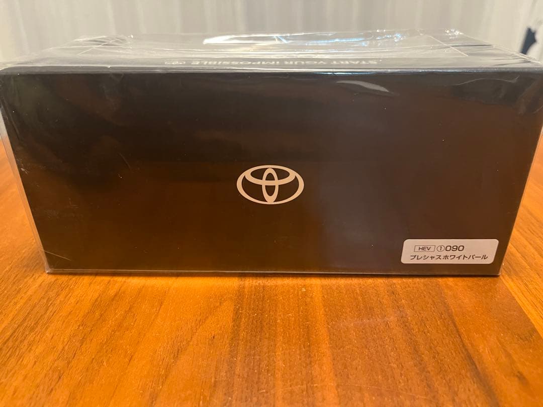 トヨタ クラウン　ミニカー ホワイト　新品未使用　非売品