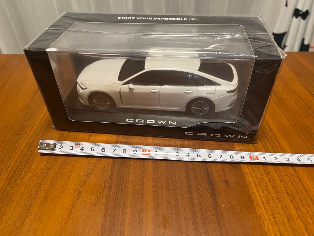 トヨタ クラウン　ミニカー ホワイト　新品未使用　非売品