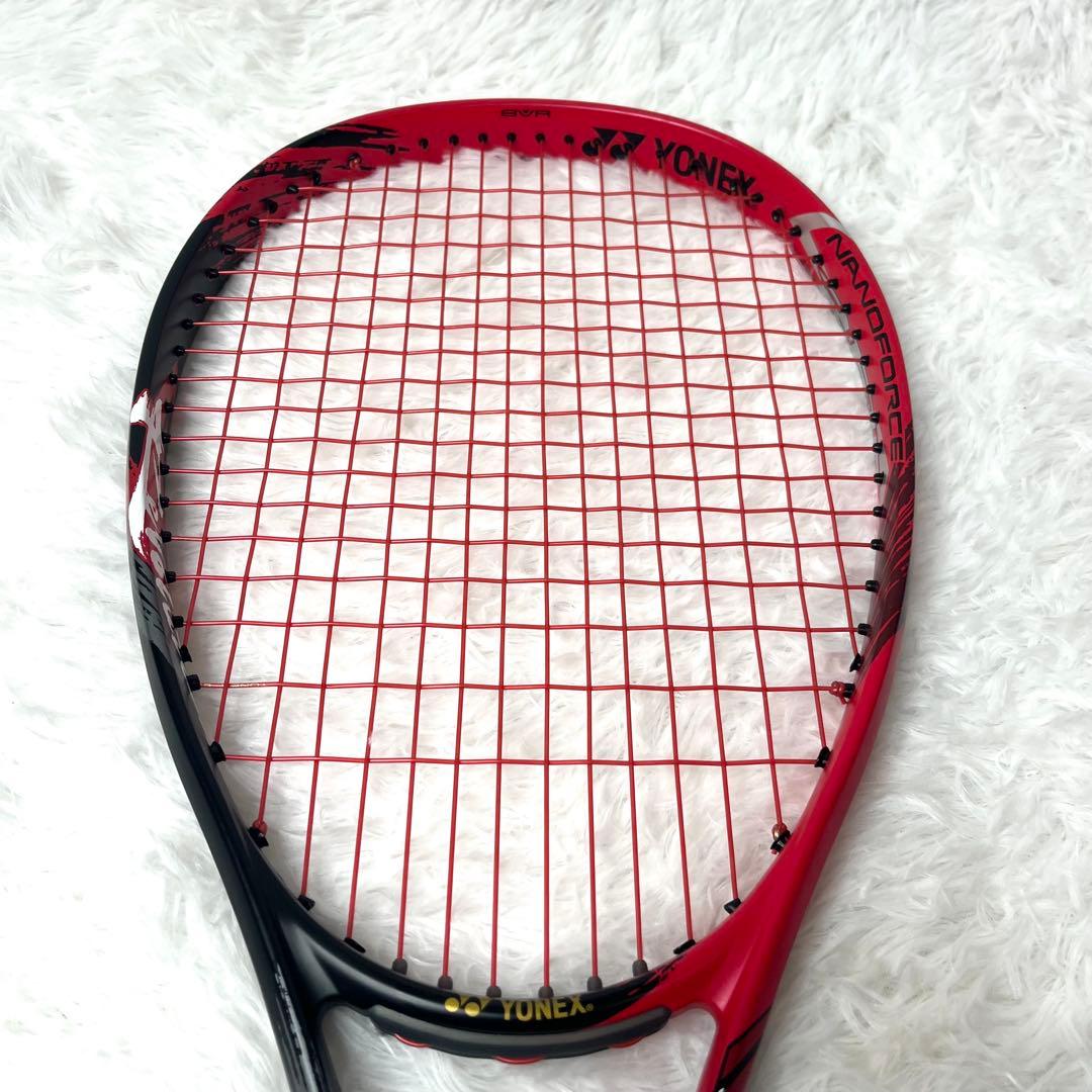 【美品】 ヨネックス ナノフォース8v REV カスタムフィット UL1相当 赤