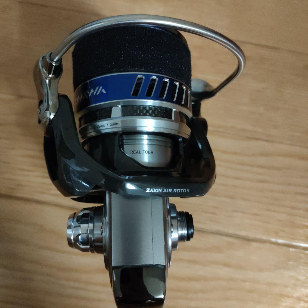 DAIWA SALTIGA 4000H スピニングリール