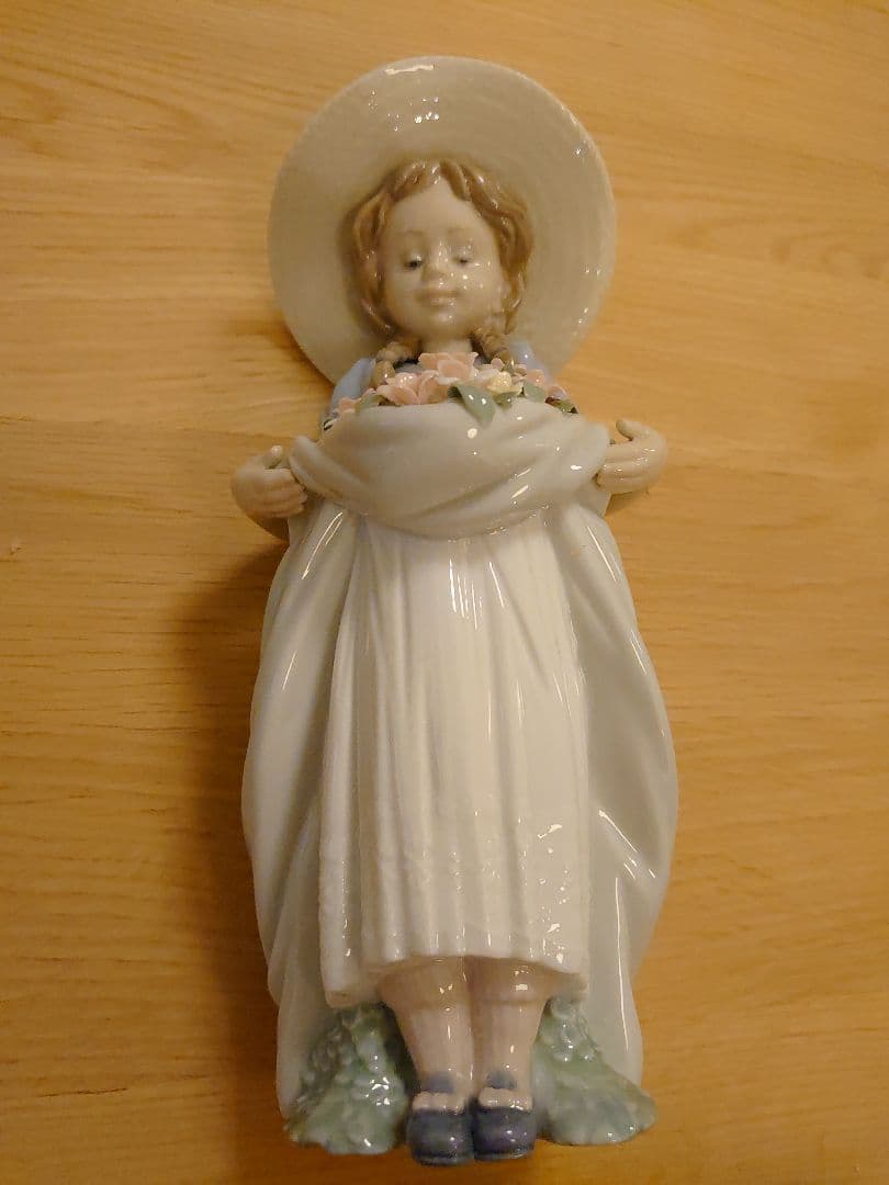 【極美品 欠損無】LLADRO リヤドロ No.6756『たくさん摘めたよ！』