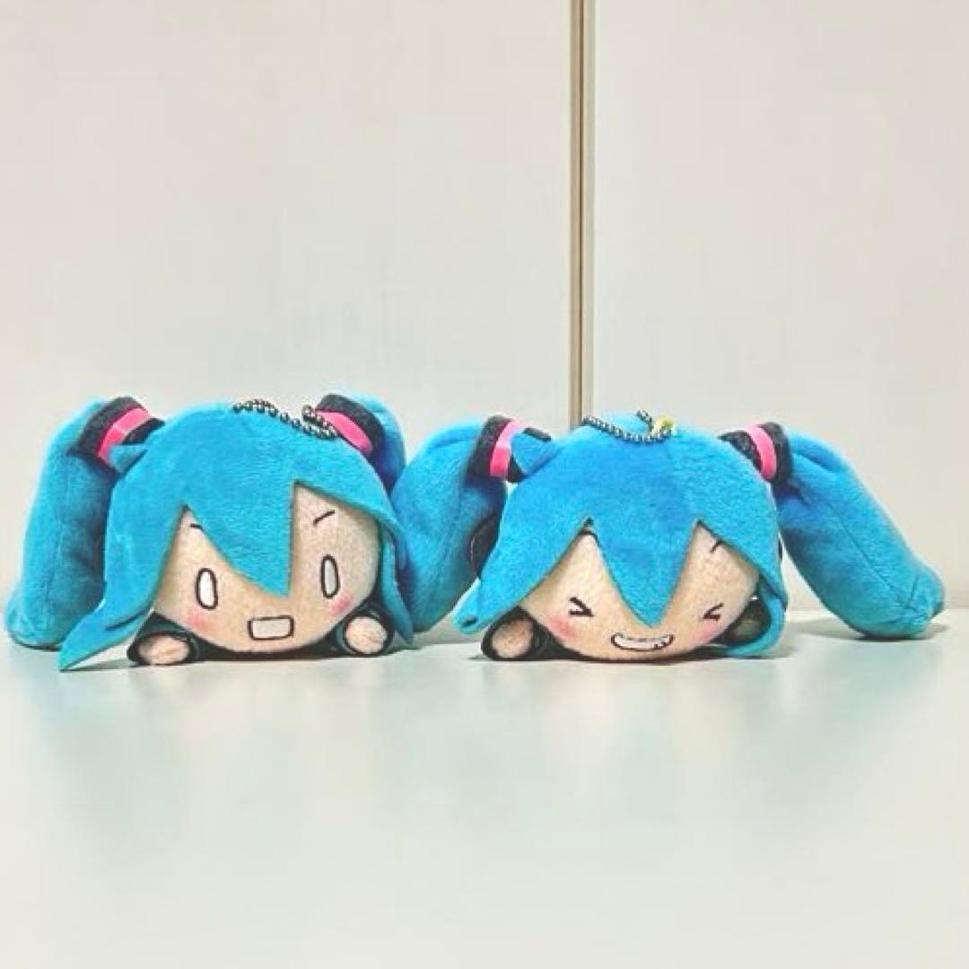 【レア】 2018年製 初音ミクシリーズ　寝そべりキーチェーンマスコット 2個