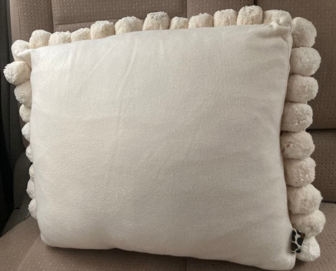 スウェーデンブランド　バイオン Byon Pom Pom クッション45x45