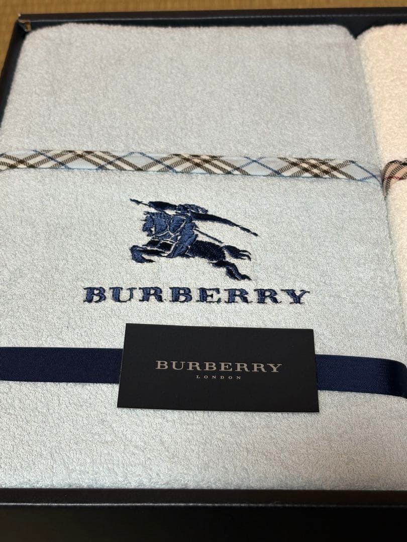 BURBERRY シーツセット 水色・クリーム色ギフトボックス入り
