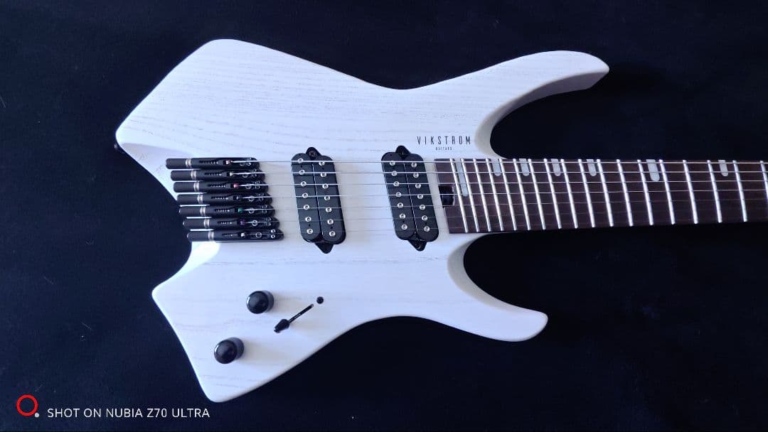 本日限定値下げ　VIKSTROM GUITARS　7弦　ヘッドレス　美品