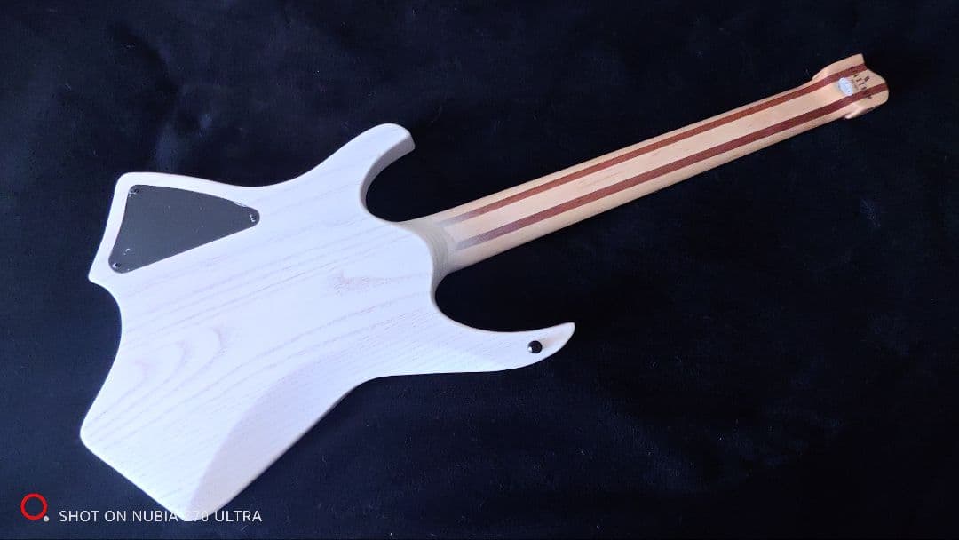 本日限定値下げ　VIKSTROM GUITARS　7弦　ヘッドレス　美品