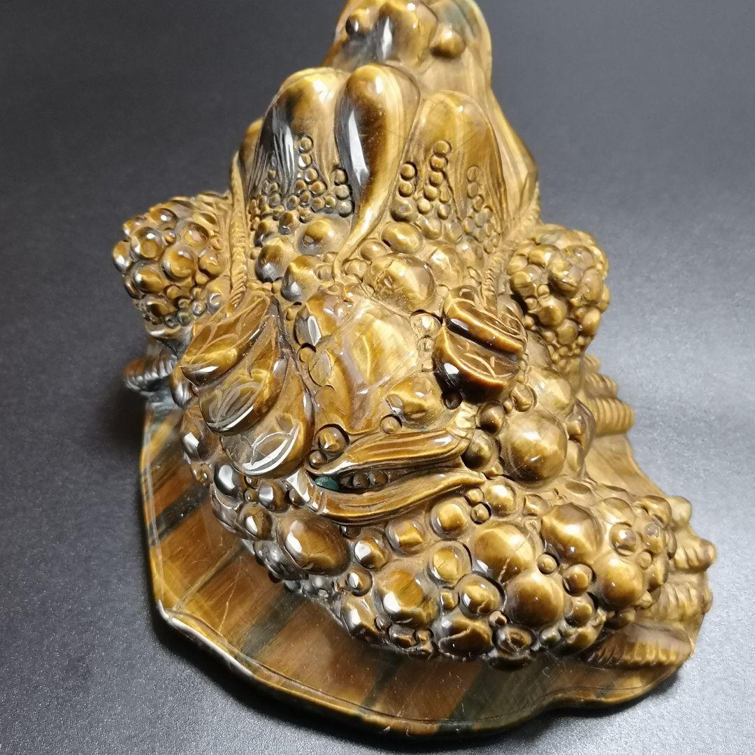 A38.三本足の蛙（金蟾）　三脚蛙　虎目石　タイガーアイ　珍品　天然石