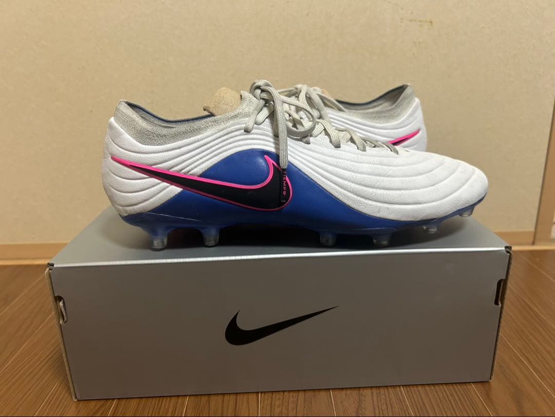 Nike サッカーシューズ ホワイト/ブルー/ピンク/ティエンポマエストロ