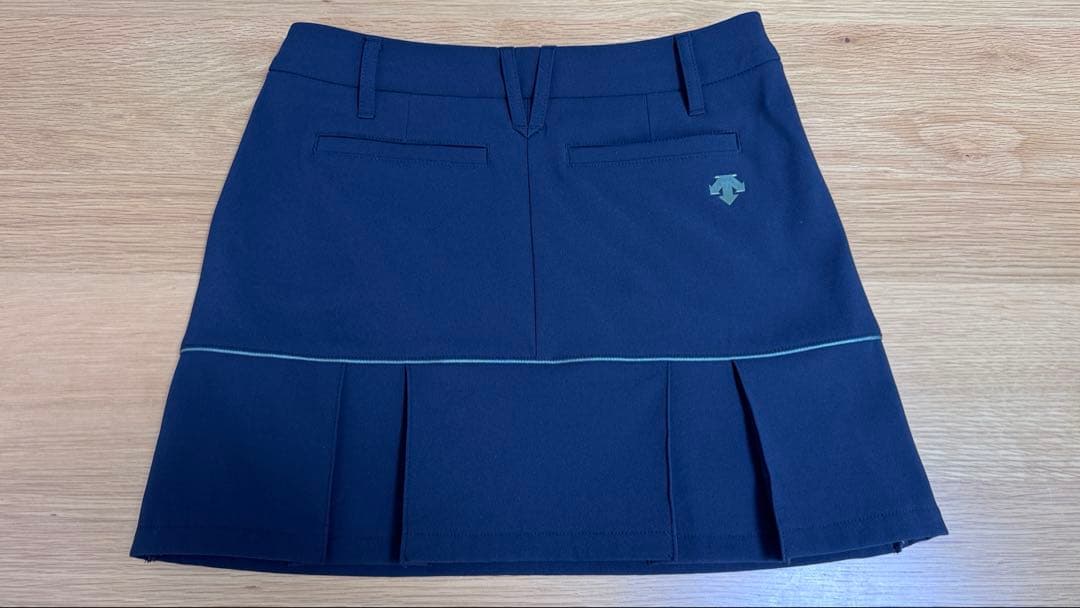 【超美品】デサントゴルフ 裏起毛 ストレッチ スカート 後ろ裾プリーツ