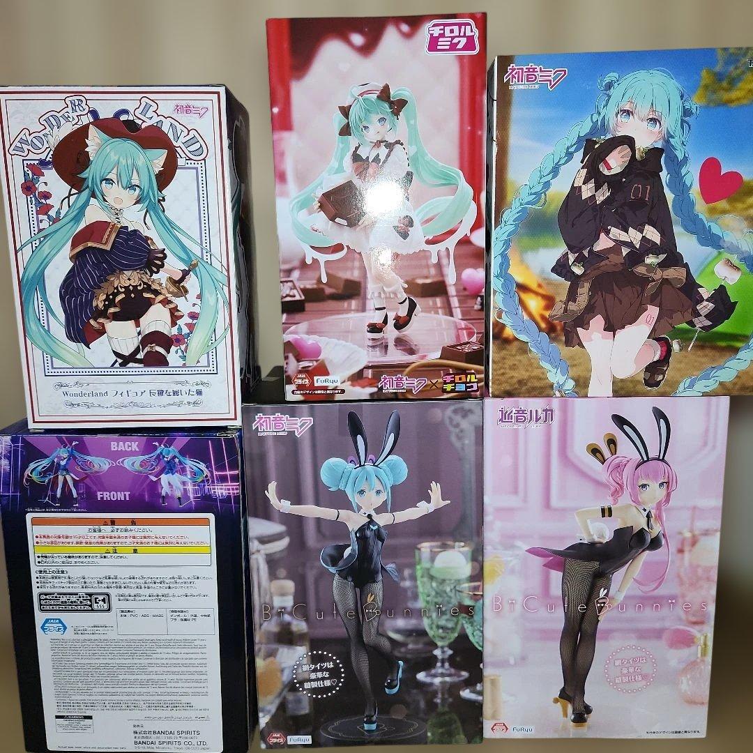 プロジェクトセカイ　初音ミクと巡音ルカ　#白るまんどのフィギュア