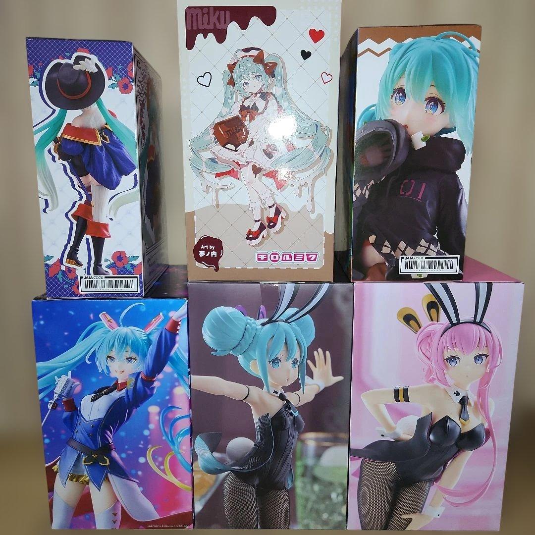 プロジェクトセカイ　初音ミクと巡音ルカ　#白るまんどのフィギュア