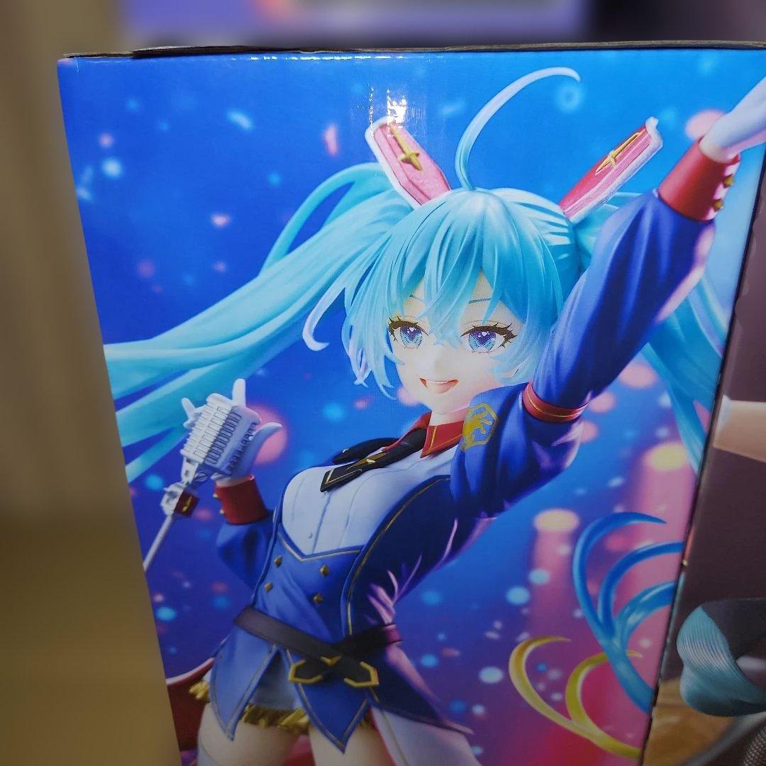 プロジェクトセカイ　初音ミクと巡音ルカ　#白るまんどのフィギュア