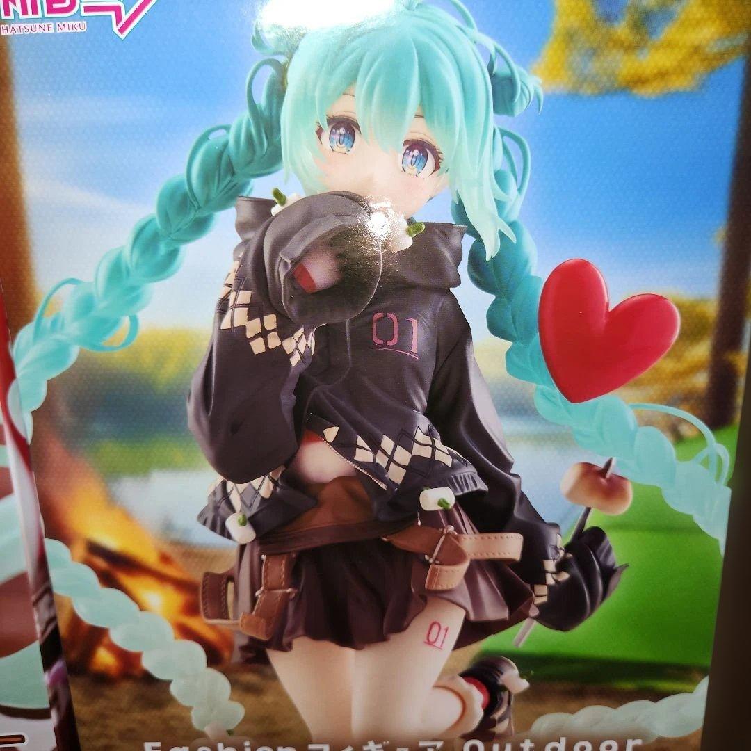 プロジェクトセカイ　初音ミクと巡音ルカ　#白るまんどのフィギュア