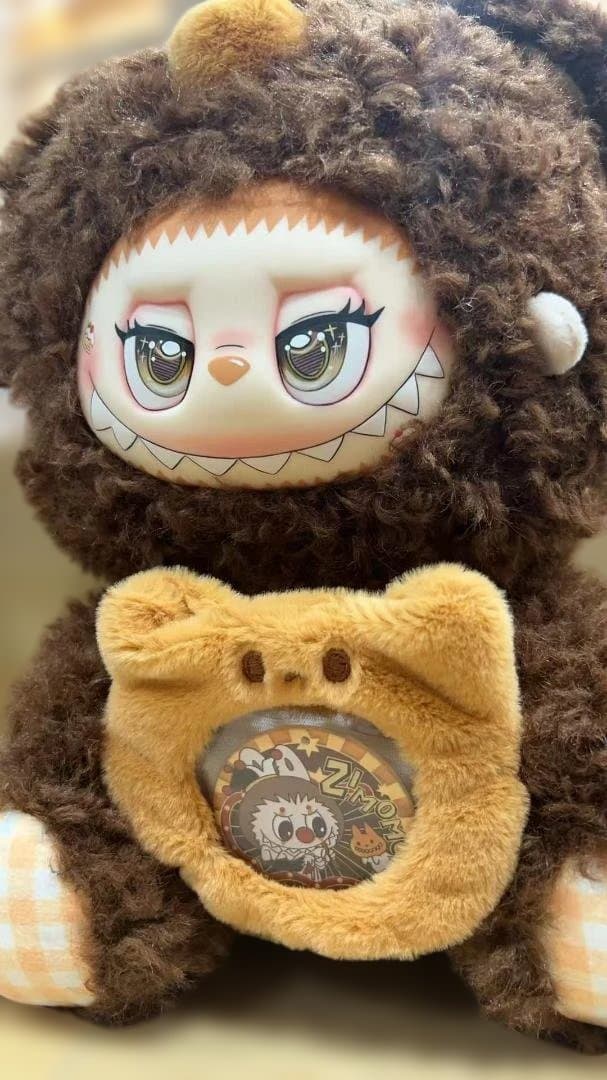 LABUBUのカスタムぬいぐるみです。