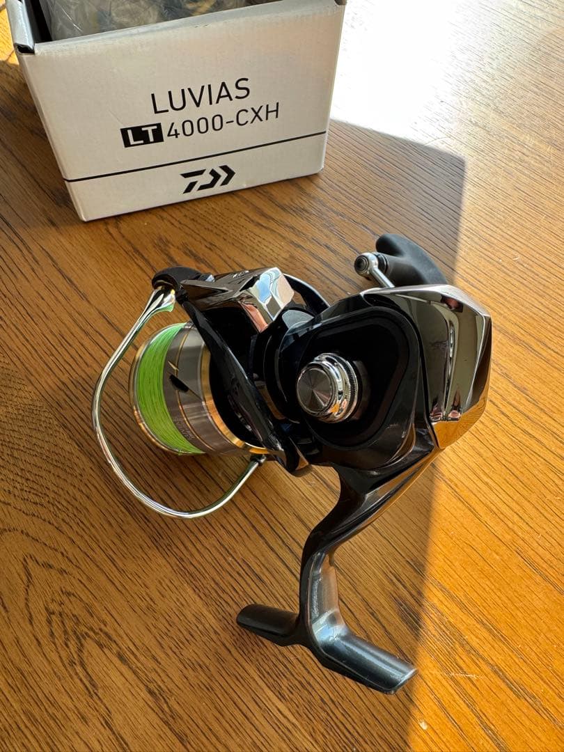 【美品】DAIWA LUVÍAS（ルビアス）LT4000-CXH