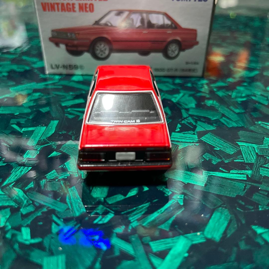 トミカリミテッドヴィンテージ　カリーナ　ミニカー