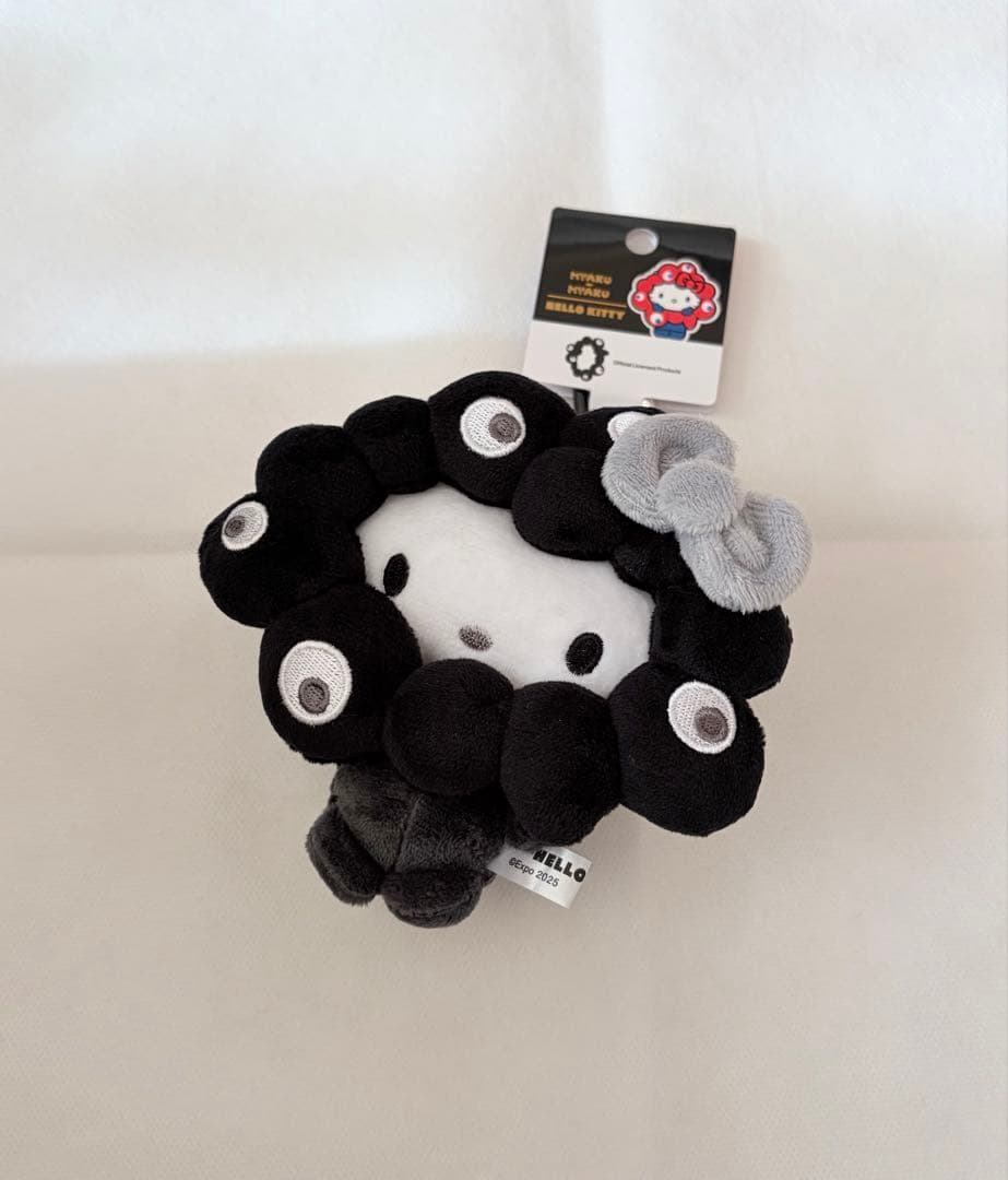 万博　サンリオ ミャクミャク ぬいぐるみ　黒　キティ　キーホルダー