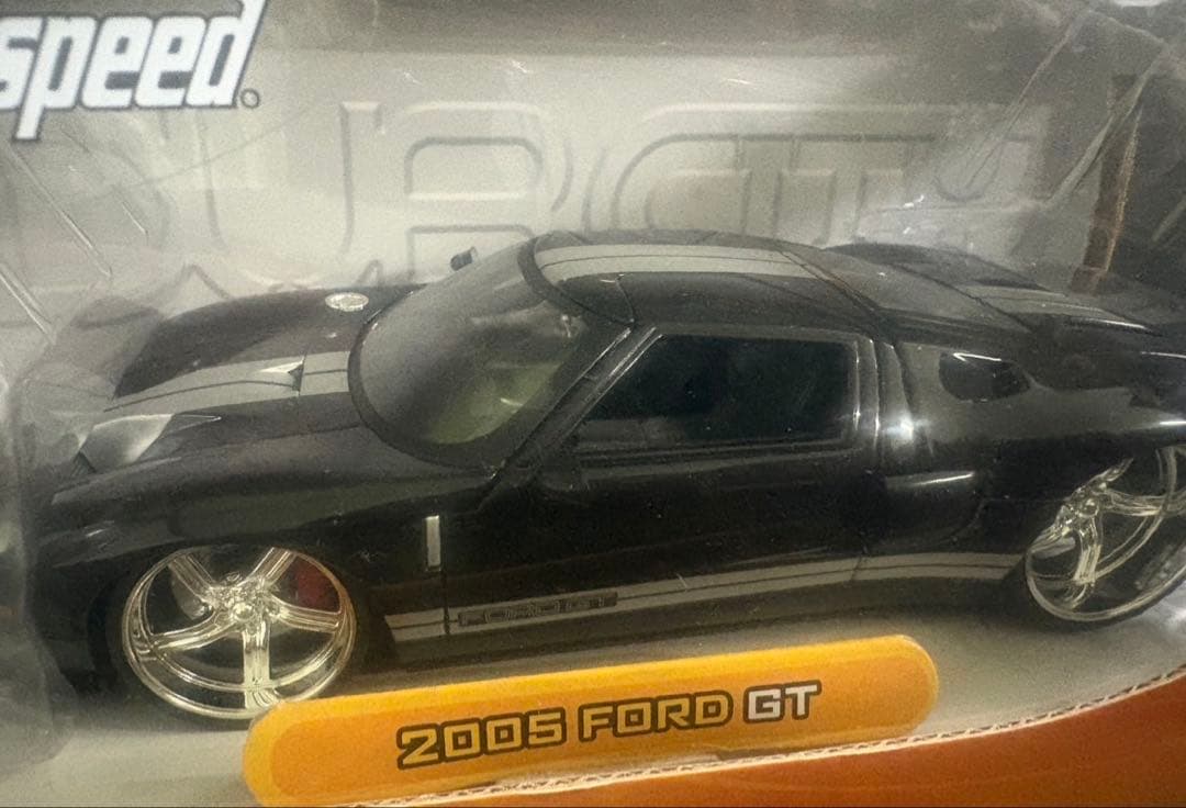 ミニカー 2005 FORD GT 1/24