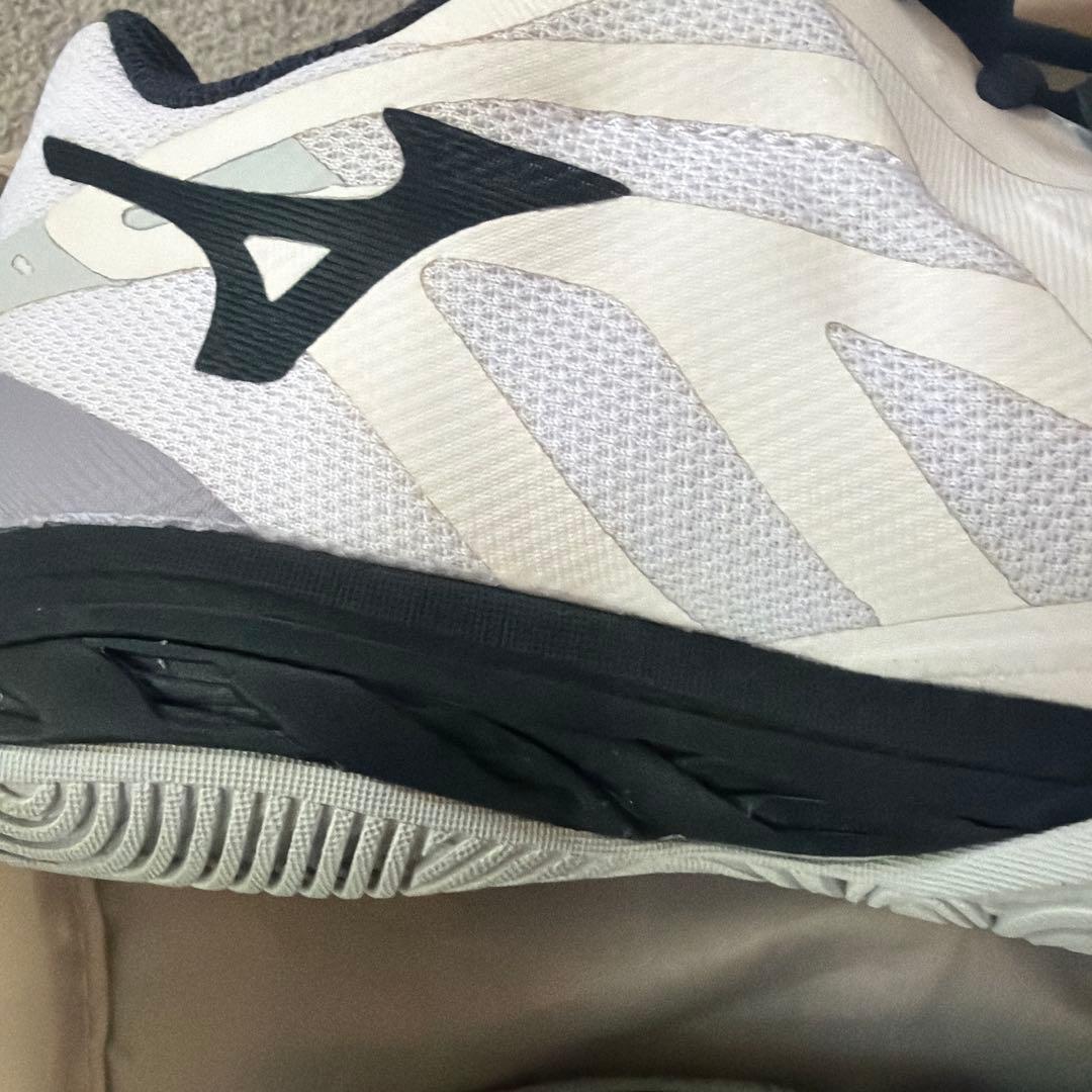 美品　Mizuno バドミントンシューズ ホワイト/ブラック
