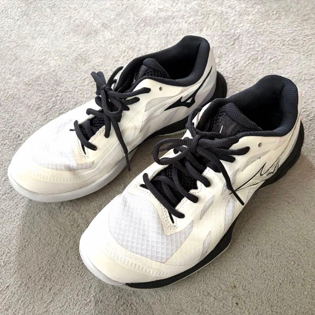 美品　Mizuno バドミントンシューズ ホワイト/ブラック