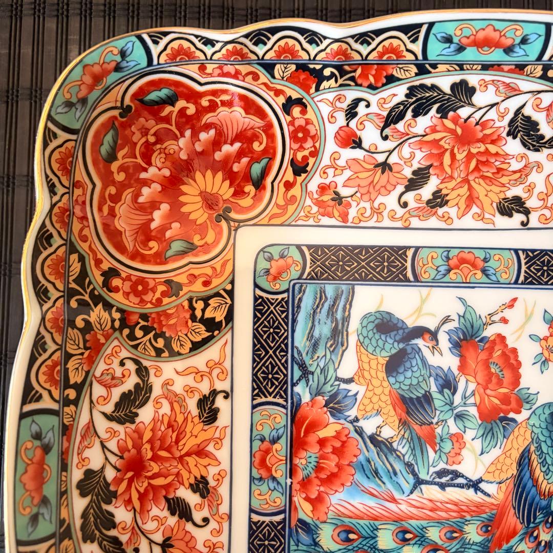 【未使用保管品】有田焼 丸五謹製 孔雀牡丹紋 金彩古伊万里 大鉢 角鉢 飾皿