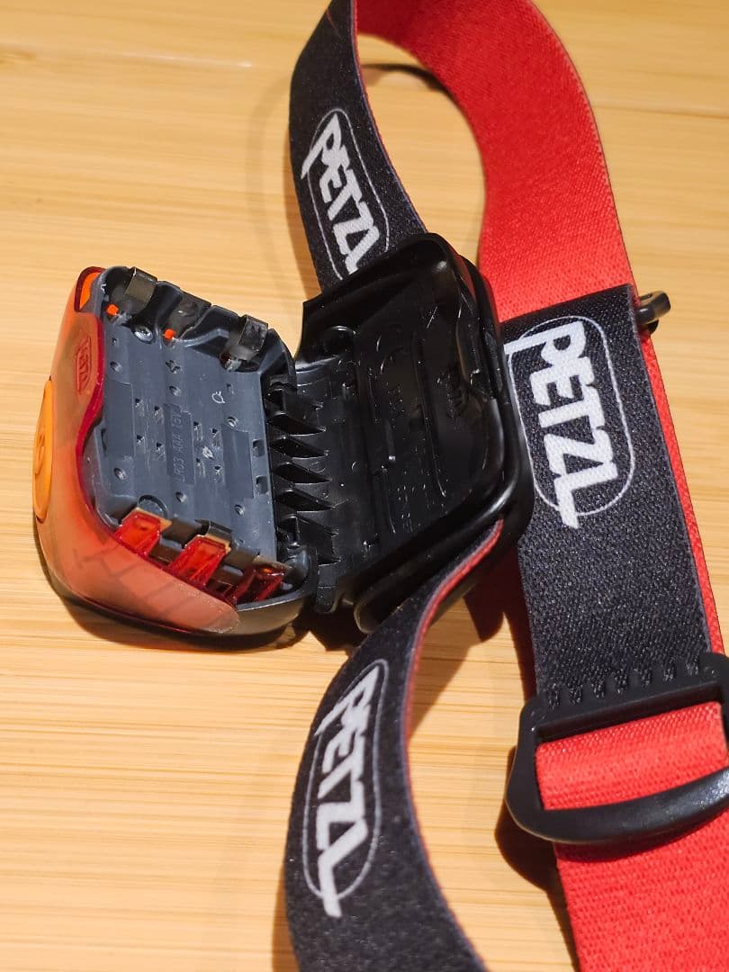 PETZL ヘッドランプ2個 + バッテリー2個 + ランタンケース