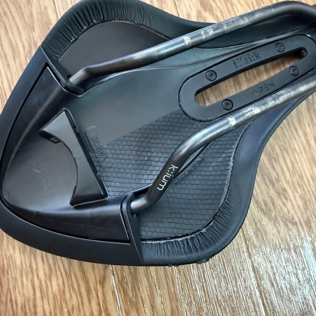 Fizik ARIONE R3 OPEN K:ium サドル
