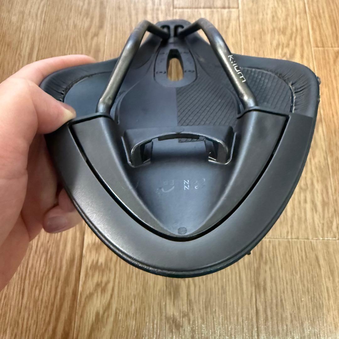 Fizik ARIONE R3 OPEN K:ium サドル