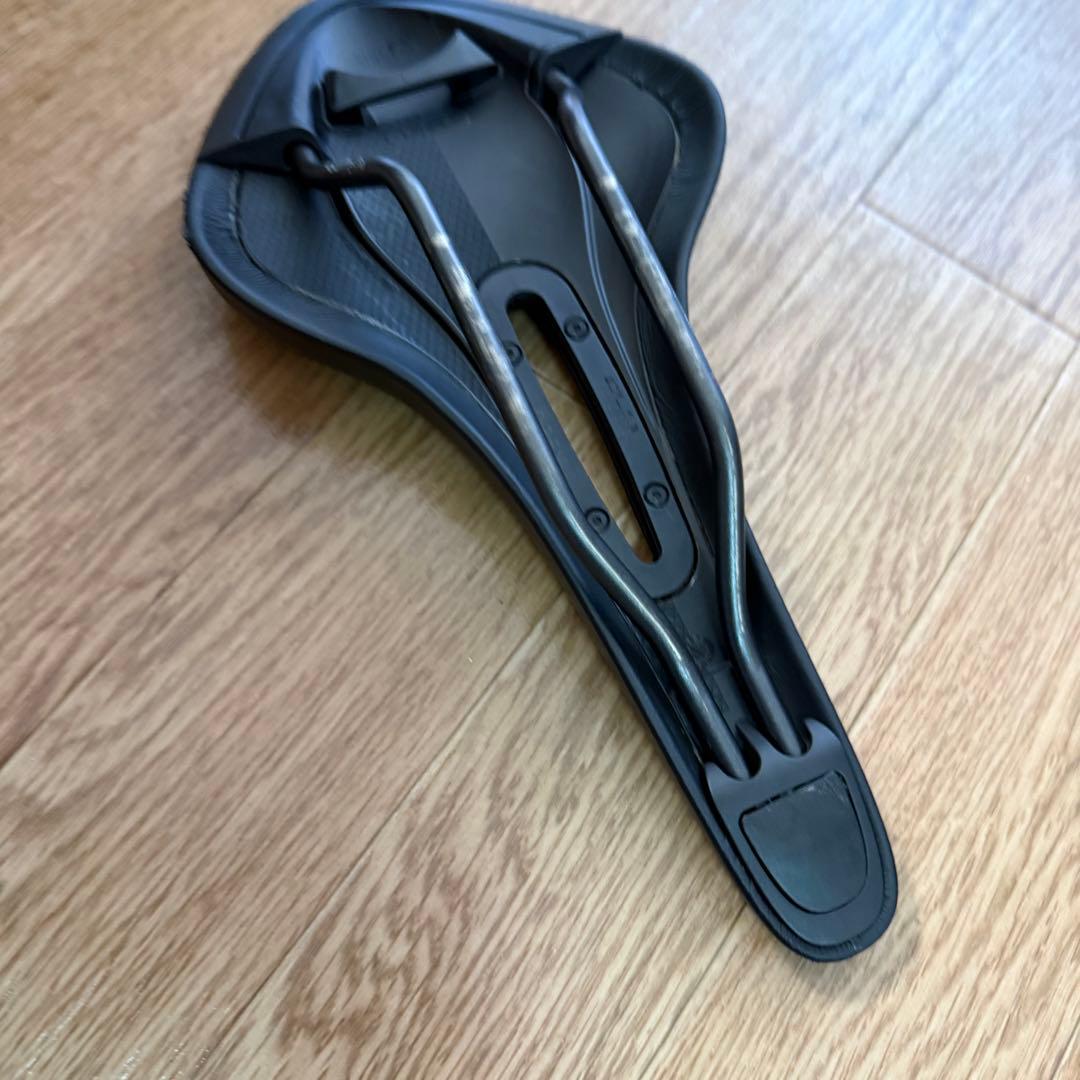 Fizik ARIONE R3 OPEN K:ium サドル