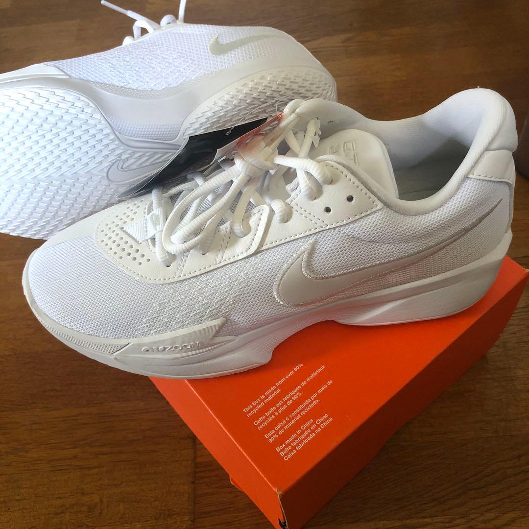 未使用　Nike AIR zoom エアズーム　ホワイト　バスケ