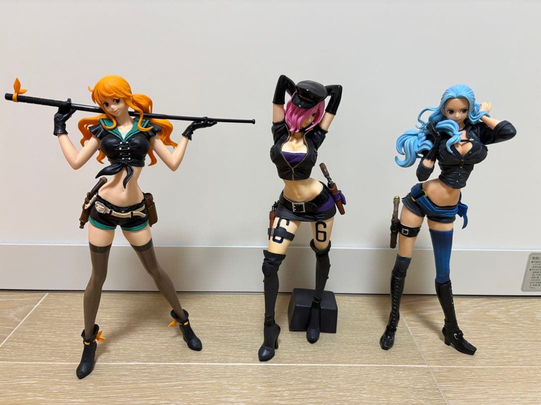 ワンピース フラッグダイヤモンドシップ ナミ　レイジュ　ビビ フィギュア