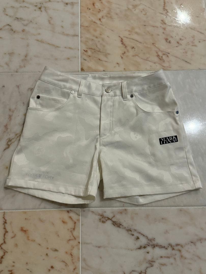 マーク＆ロナ カモ柄ホワイトショートパンツ1回着用美品♪