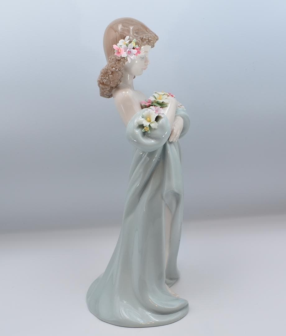 愛の花びら　＃6346　★リヤドロ　スペイン　ポーセリン　ヴィンテージ