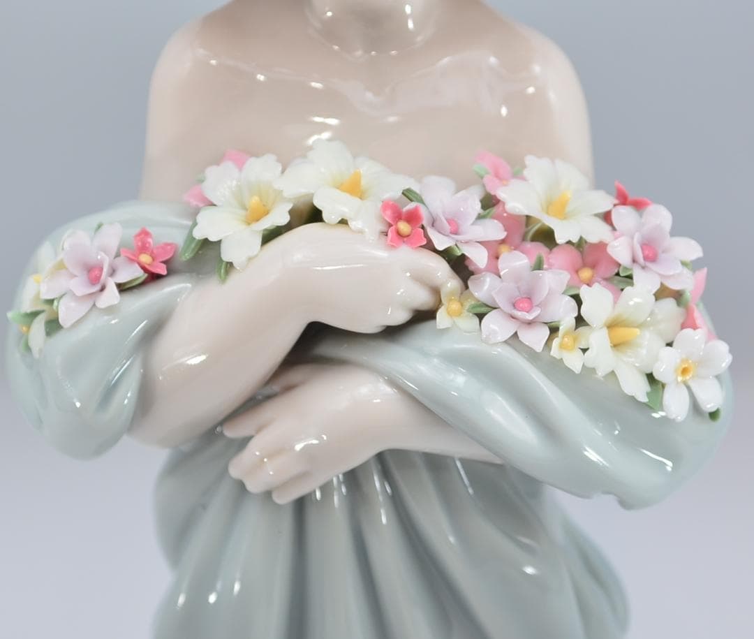 愛の花びら　＃6346　★リヤドロ　スペイン　ポーセリン　ヴィンテージ