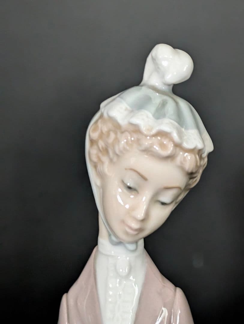 【絶版　大型　】リヤドロ　LLADRO 『犬を連れた婦人』フィギュリン　置物