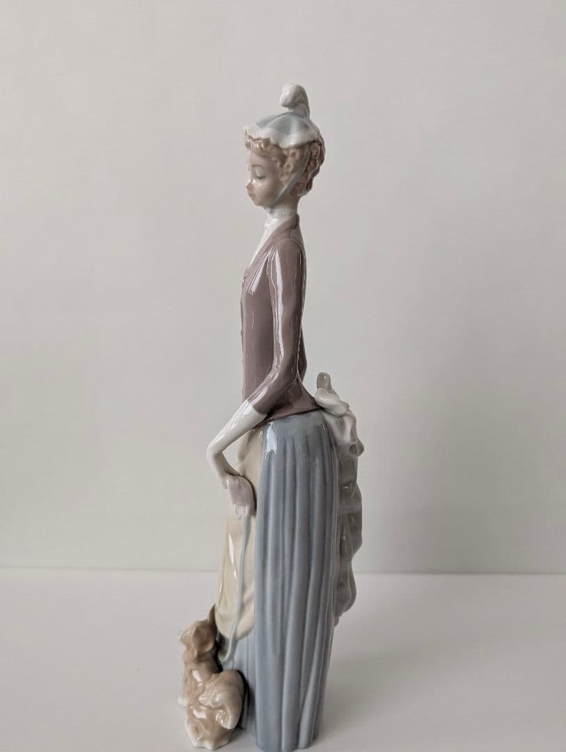 【絶版　大型　】リヤドロ　LLADRO 『犬を連れた婦人』フィギュリン　置物