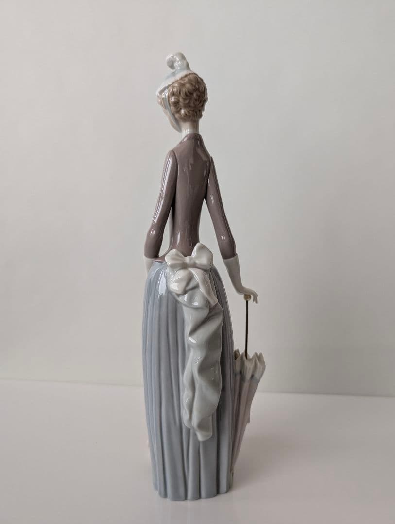 【絶版　大型　】リヤドロ　LLADRO 『犬を連れた婦人』フィギュリン　置物