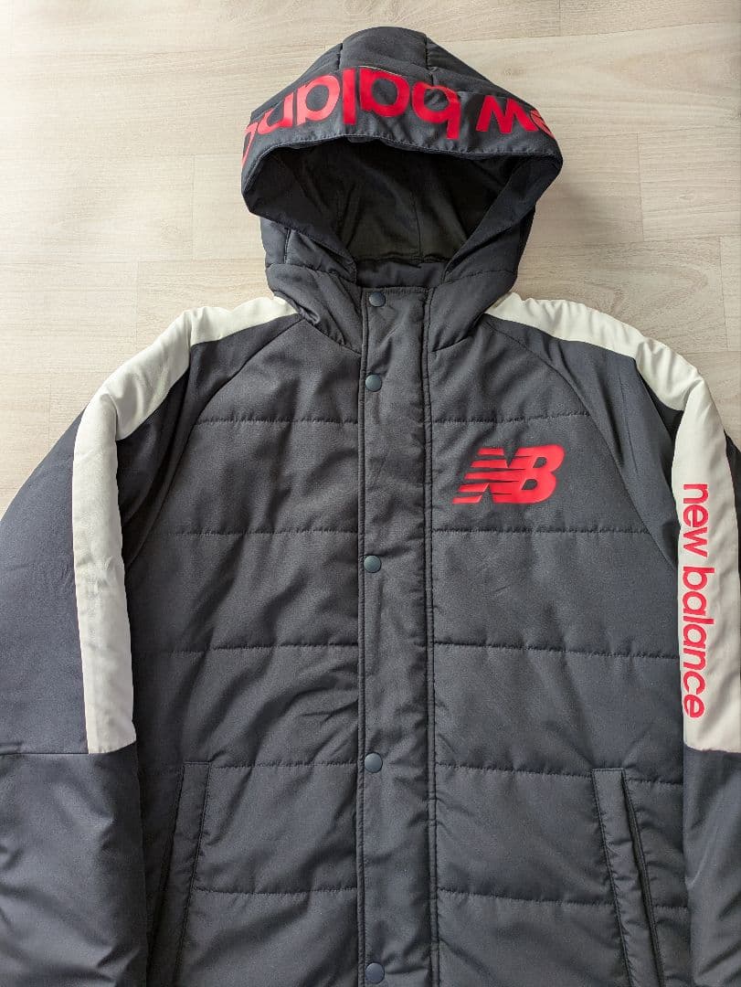 New Balance フード付きベンチコート ブラック✕ホワイト　160サイズ