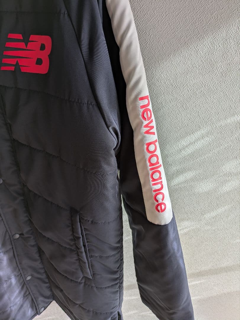 New Balance フード付きベンチコート ブラック✕ホワイト　160サイズ
