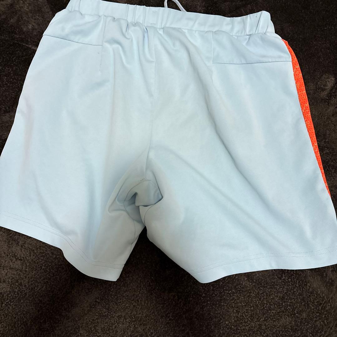 バドミントンハーフパンツＬ専用取り置き中です。