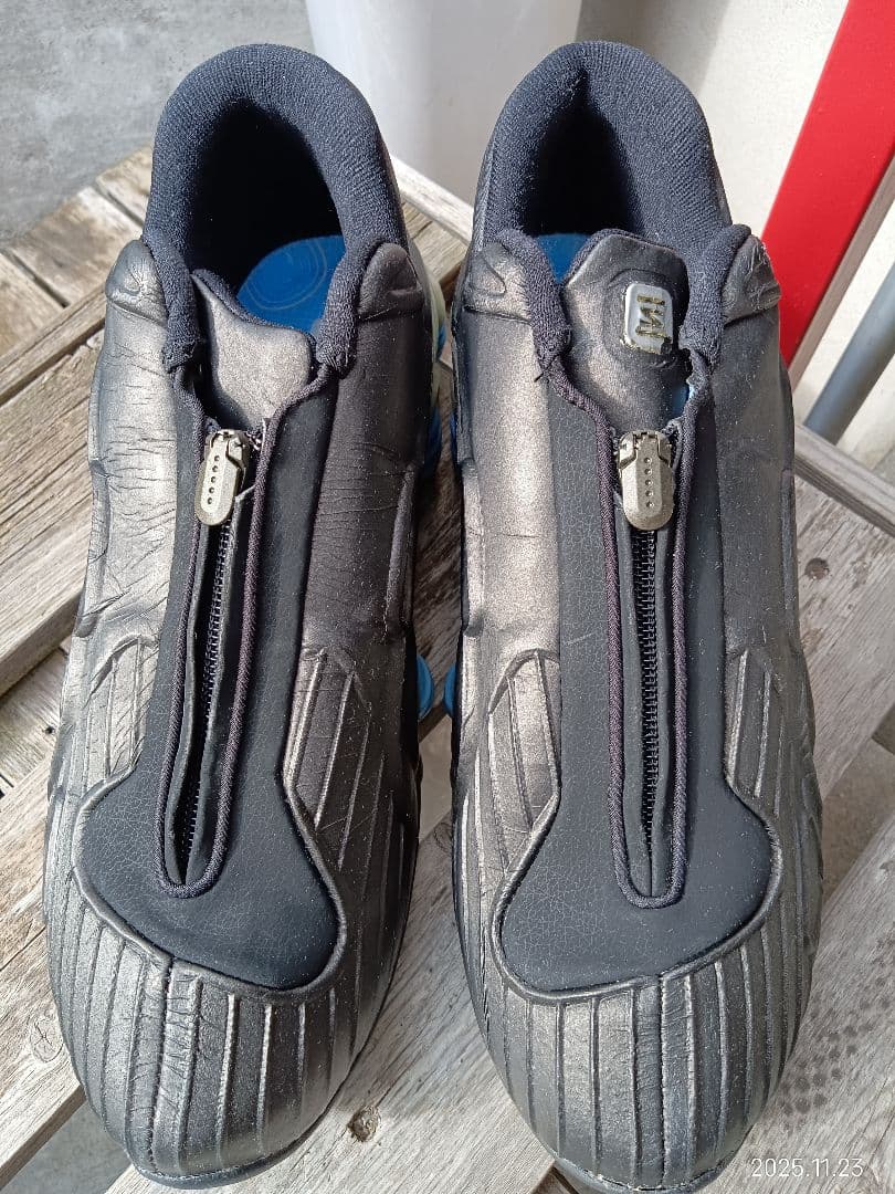 新品　Nike Air Shox ブラック/ブルー
