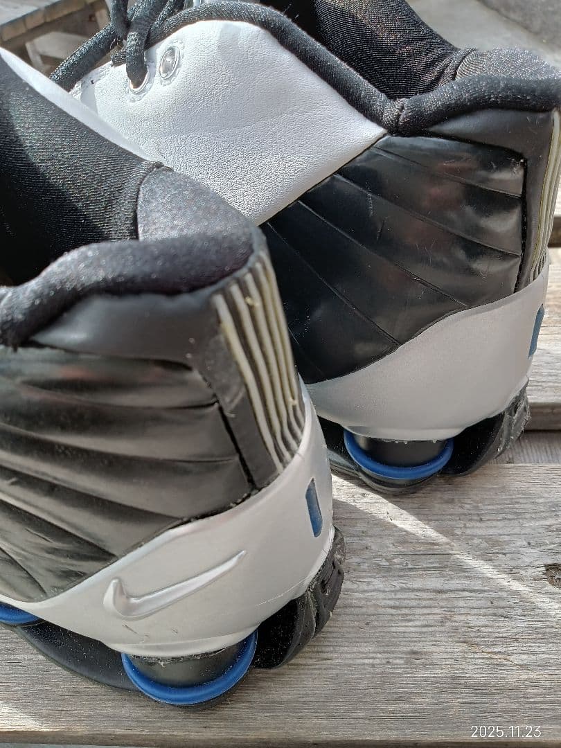 新品　Nike Air Shox ブラック/ブルー