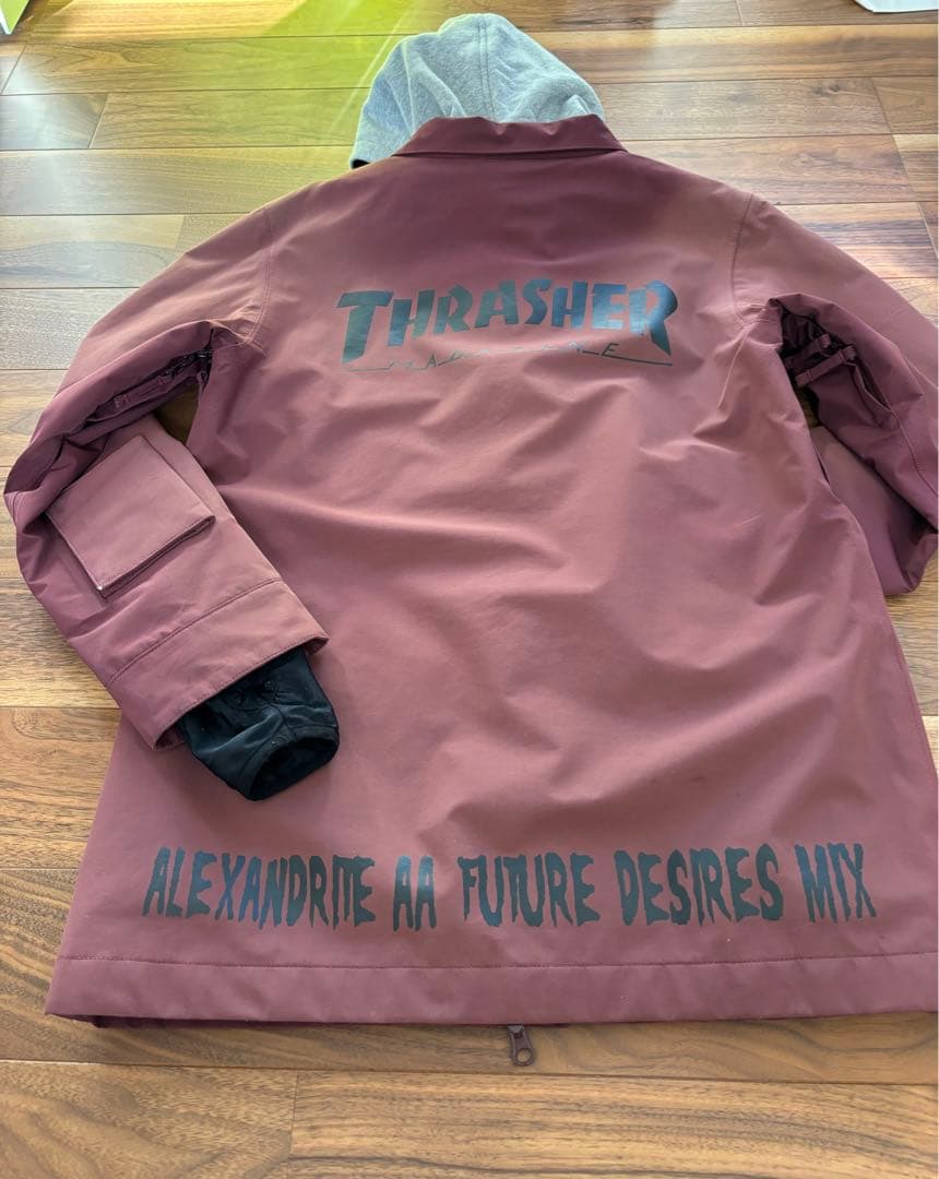 スノーボードウェア　THRASHER