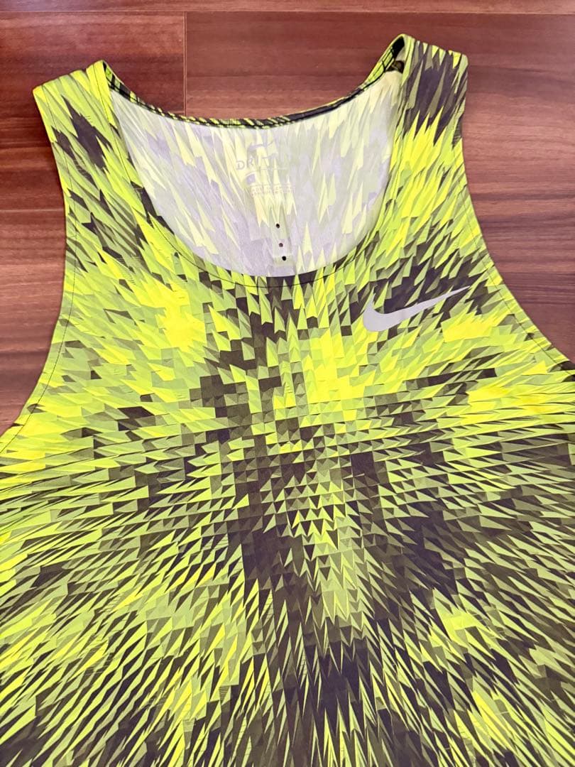 NIKE ランニング　シングレット　ランシャツ　ナイキ　L
