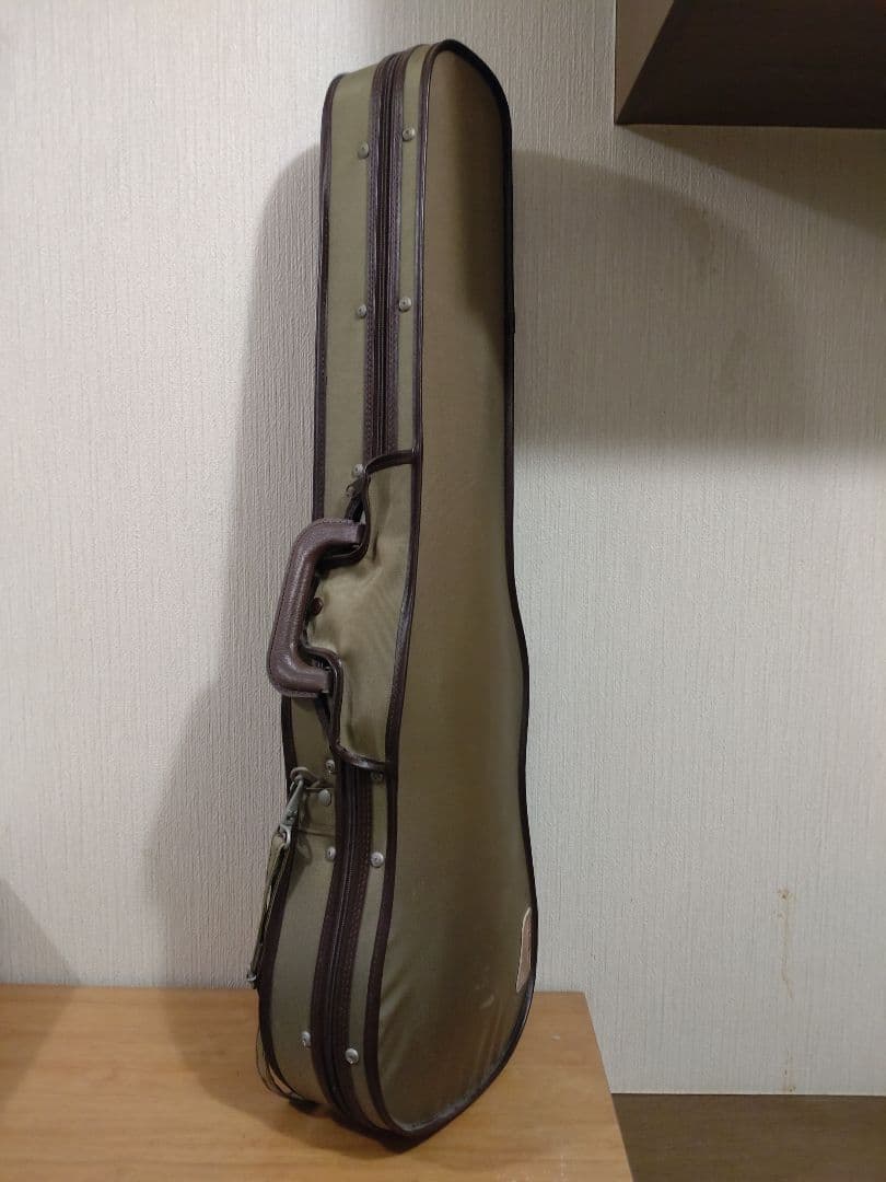 オレンジバイオリンとハードケース