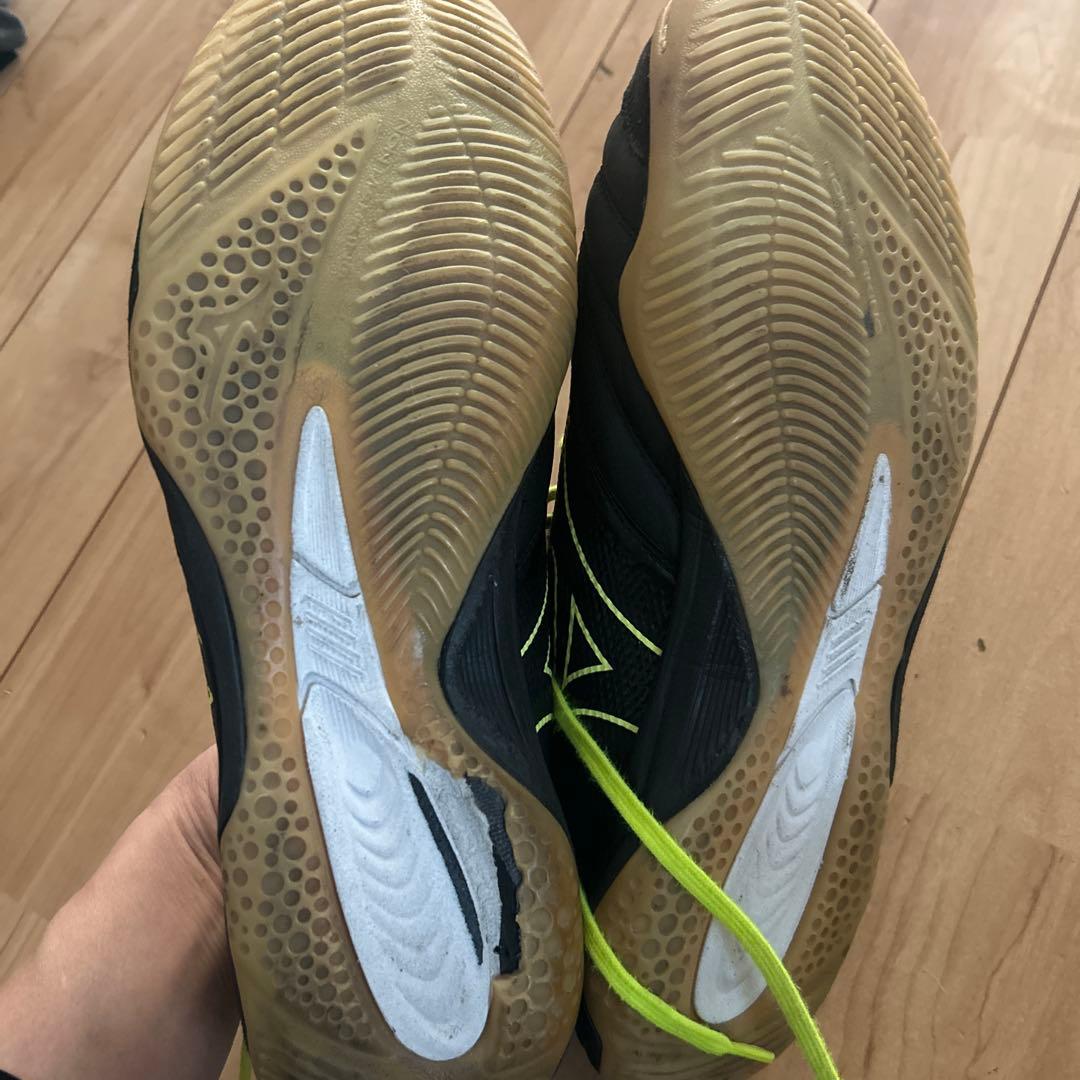 Mizuno Morelia NEO フットサルシューズ