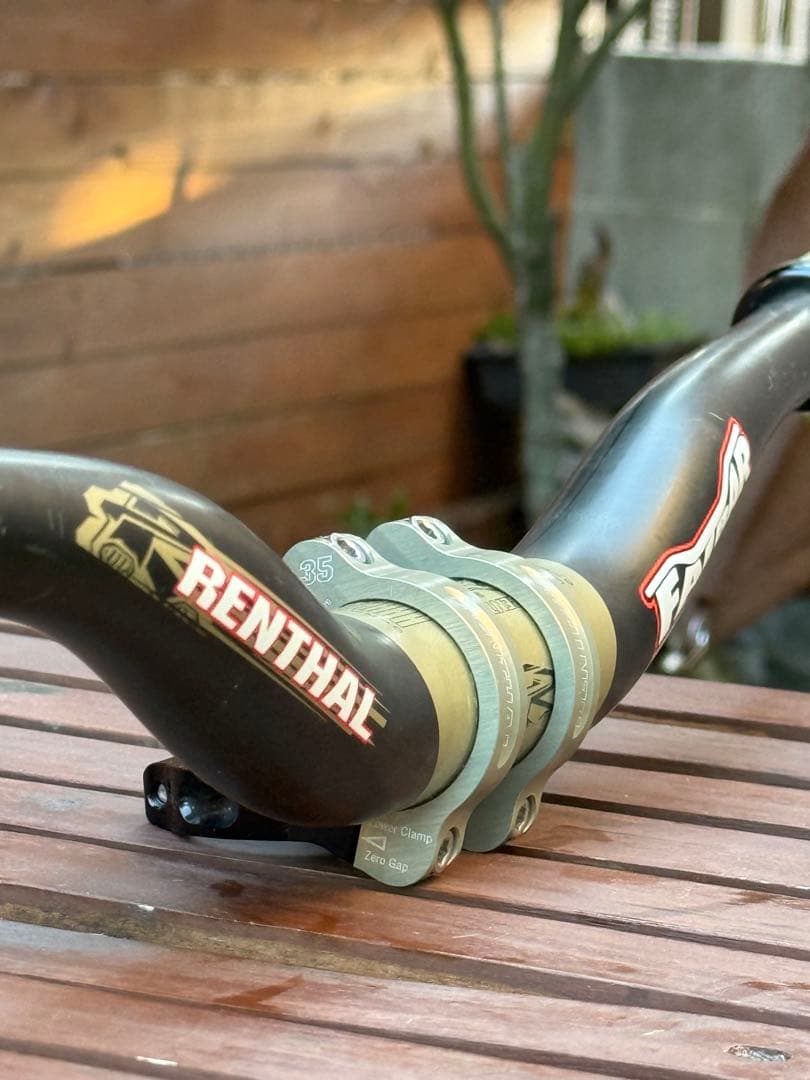 RENTHAL FATBAR CARBON 35 ハンドルバー、ステム、グリップ