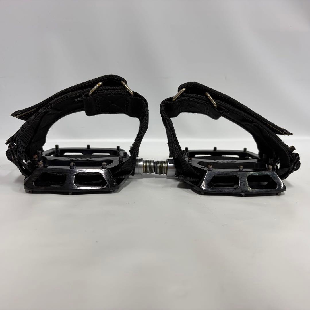 DMR BIKES V12 ペダル ブラック Hold fastストラップ付き