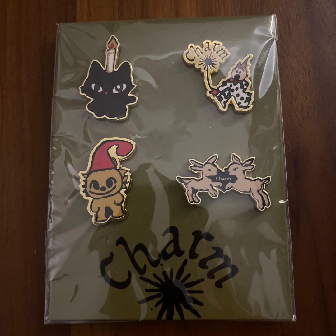 clairo/charm pinsセット
