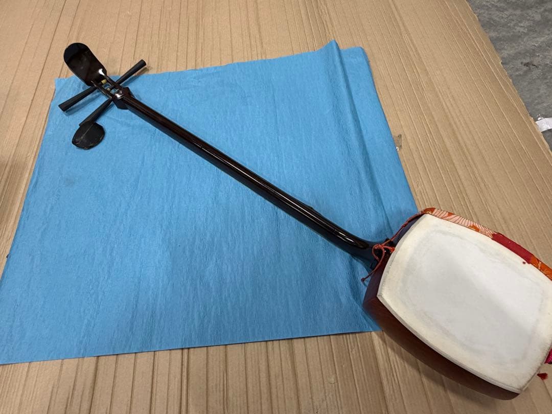 三味線本体 白・オレンジ装飾